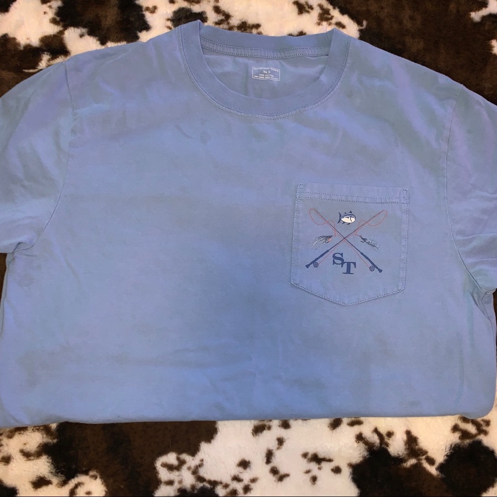 Southern Tide lblue t with front pocket. Size S.